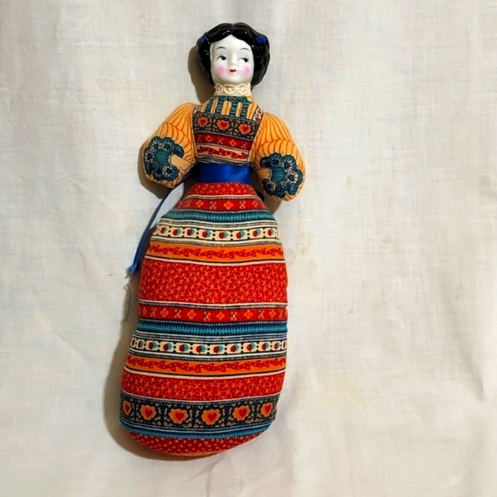 Vintage Avon American  Heirloom  doll With porcelain head and fabric body 1980s